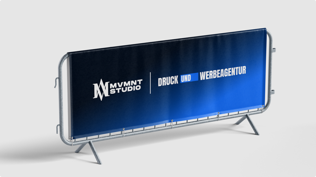 Blue gradient advertising banner on a metal barrier showing the Mymnt Studio logo and the text 'Druck und Werbeagentur'.